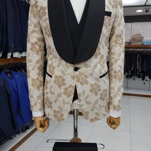 Flower Cream Tuxedo With Black Lapel